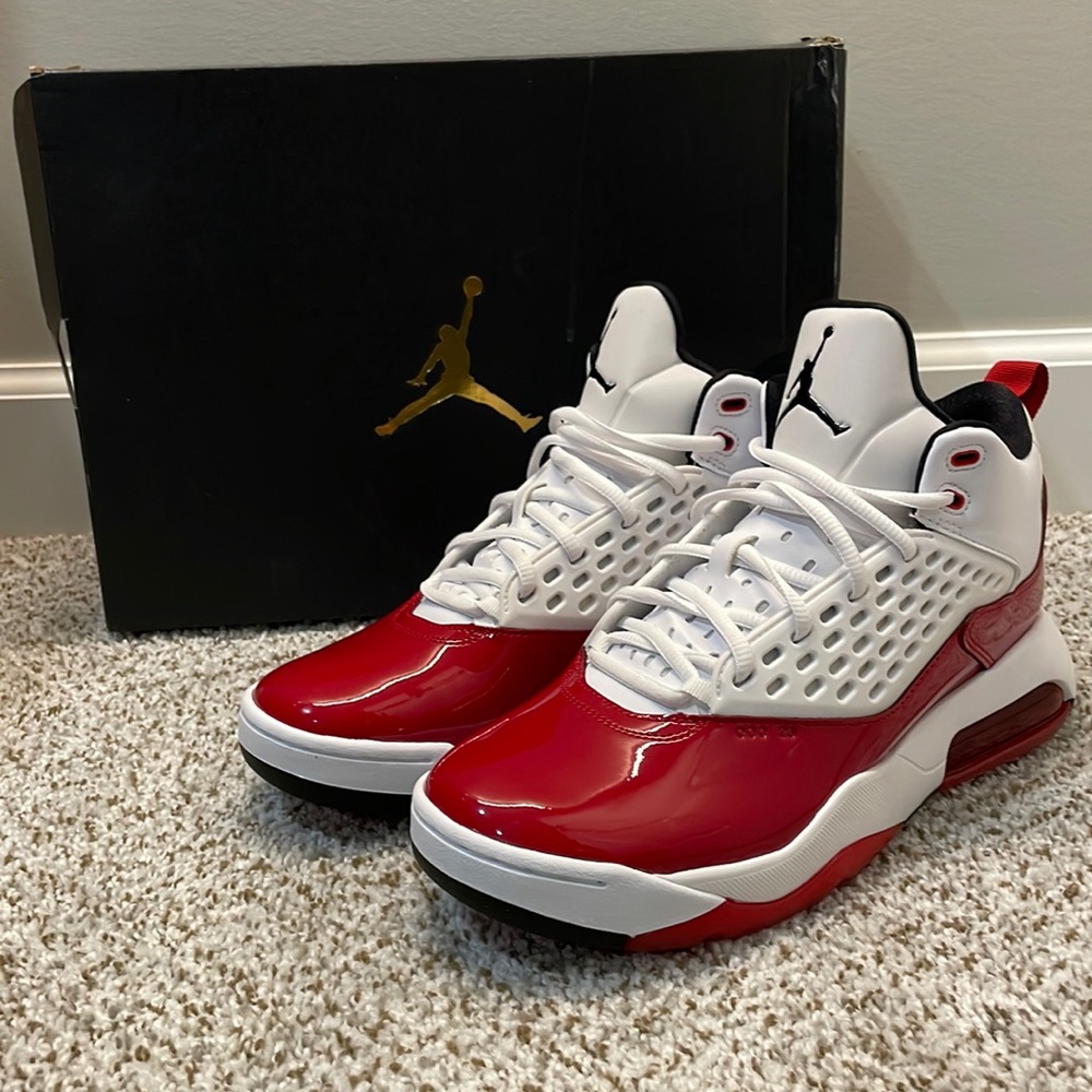 NEW Mens Jordan Maxin 200 'White Gym Red' Sneakers - 9